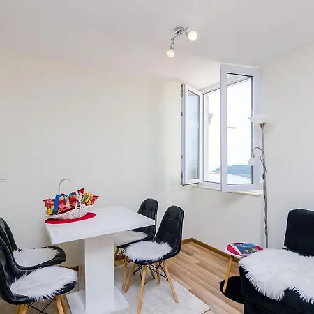 Vedrana- One-bedroom With Balcony And Sea View Apartman *