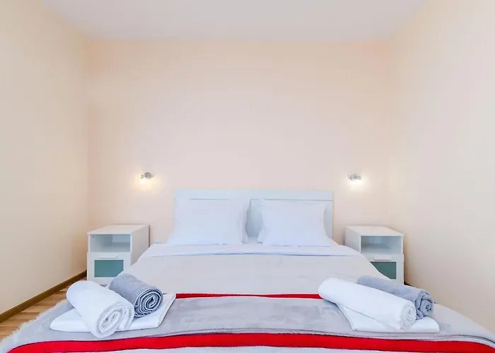 Vedrana- One-bedroom With Balcony And Sea View