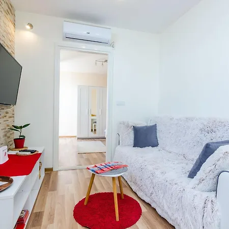 公寓 Vedrana- One-bedroom With Balcony And Sea View