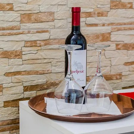 Vedrana- One-bedroom With Balcony And Sea View Дубровник