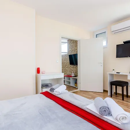 Vedrana- One-bedroom With Balcony And Sea View