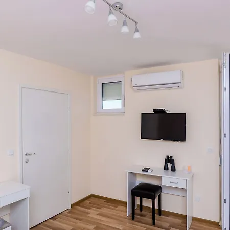 Vedrana- One-bedroom With Balcony And Sea View