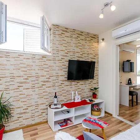 公寓 Vedrana- One-bedroom With Balcony And Sea View