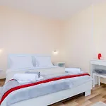 Vedrana- One-bedroom With Balcony And Sea View Дубровник