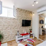 Апартаменты Vedrana- One-bedroom With Balcony And Sea View