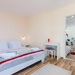 Апартаменты Vedrana- One-bedroom With Balcony And Sea View *